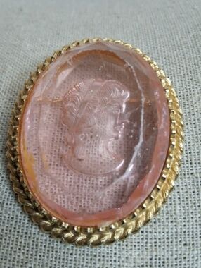 Vintage cameo  intaglio brooch‎
